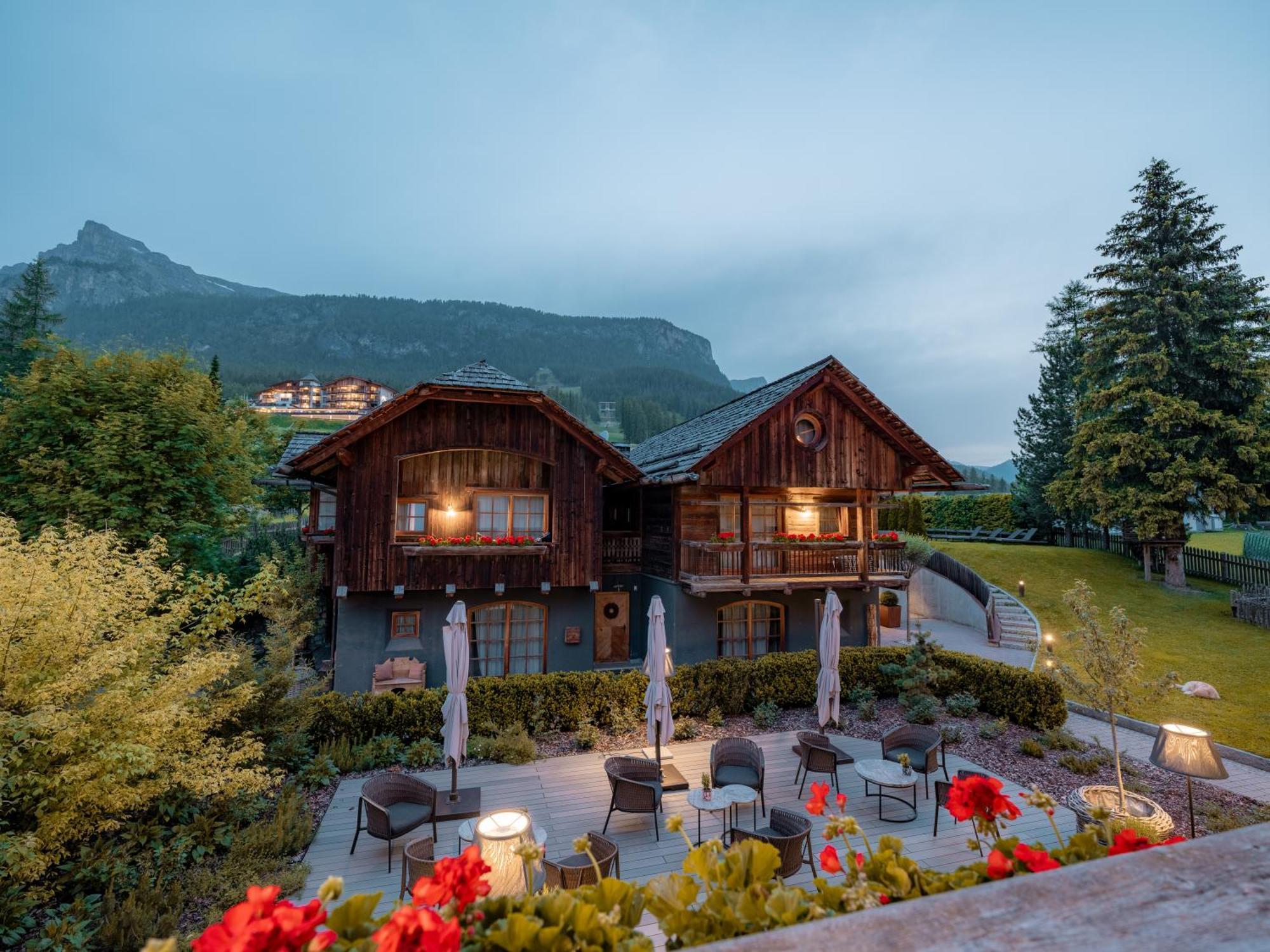 Sportony Mountain Lodges ラ・ヴィッラ エクステリア 写真
