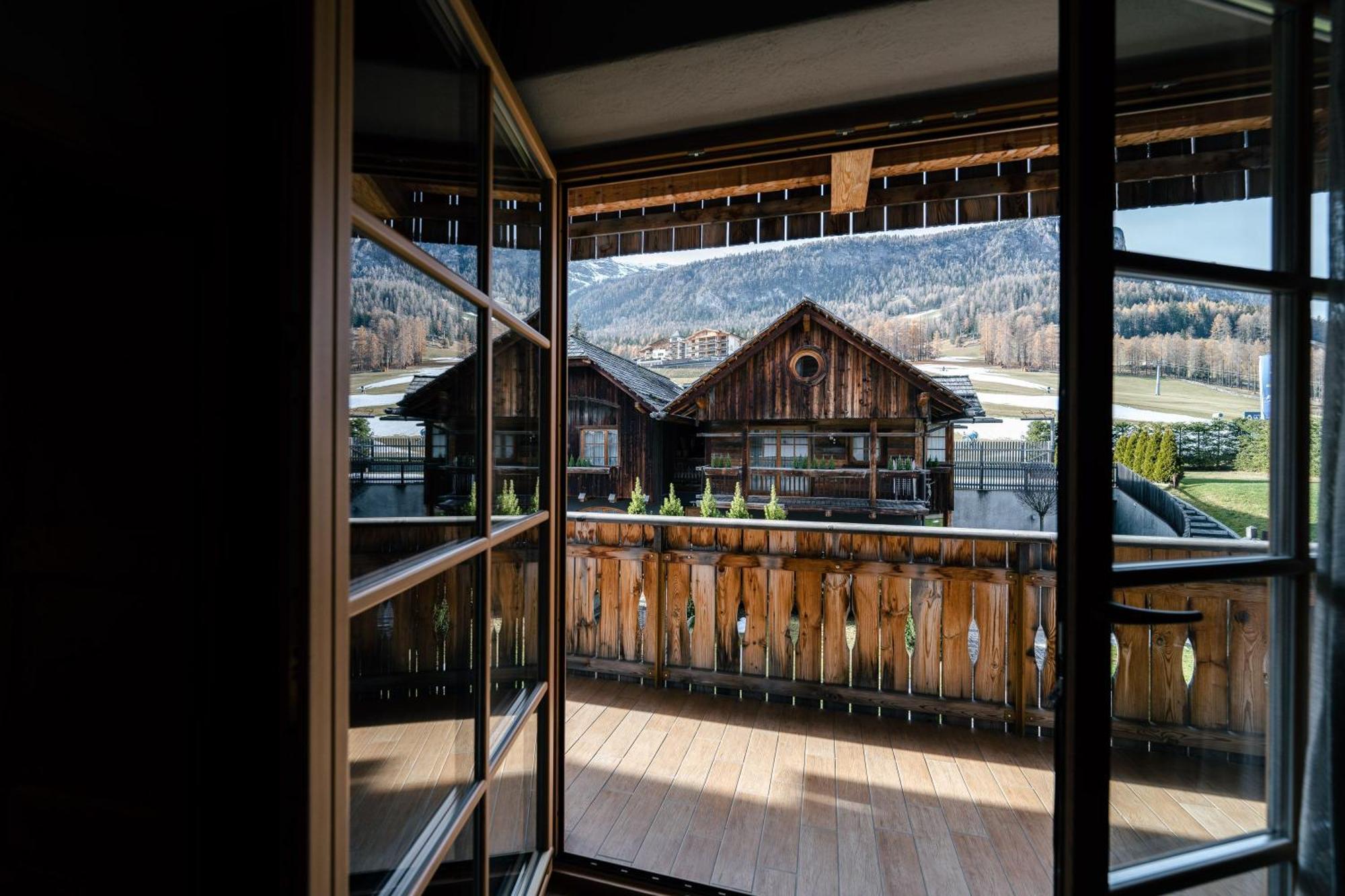 Sportony Mountain Lodges ラ・ヴィッラ エクステリア 写真
