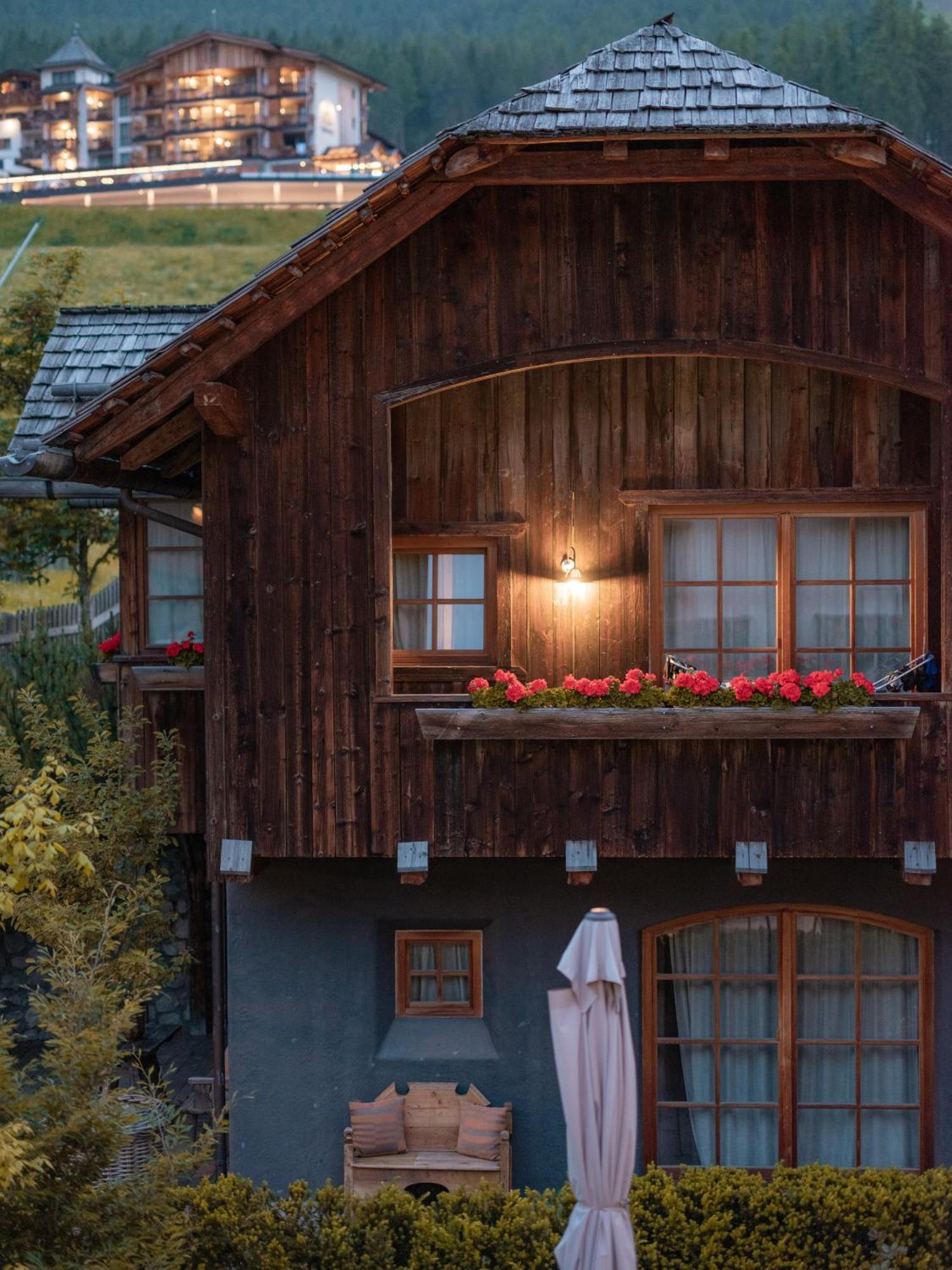 Sportony Mountain Lodges ラ・ヴィッラ エクステリア 写真
